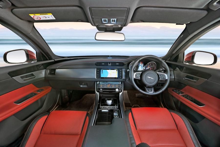  Jaguar XF R-Sport 2016 года  (AU) (фото 7 из 26)